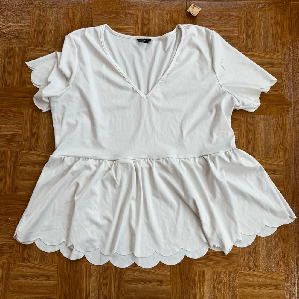 White Peplum Blouse Scalloped design Size 0X Curve